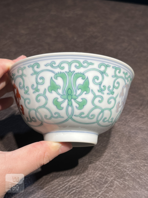 清雍正 仿成窑斗彩宝莲纹杯 - 图12